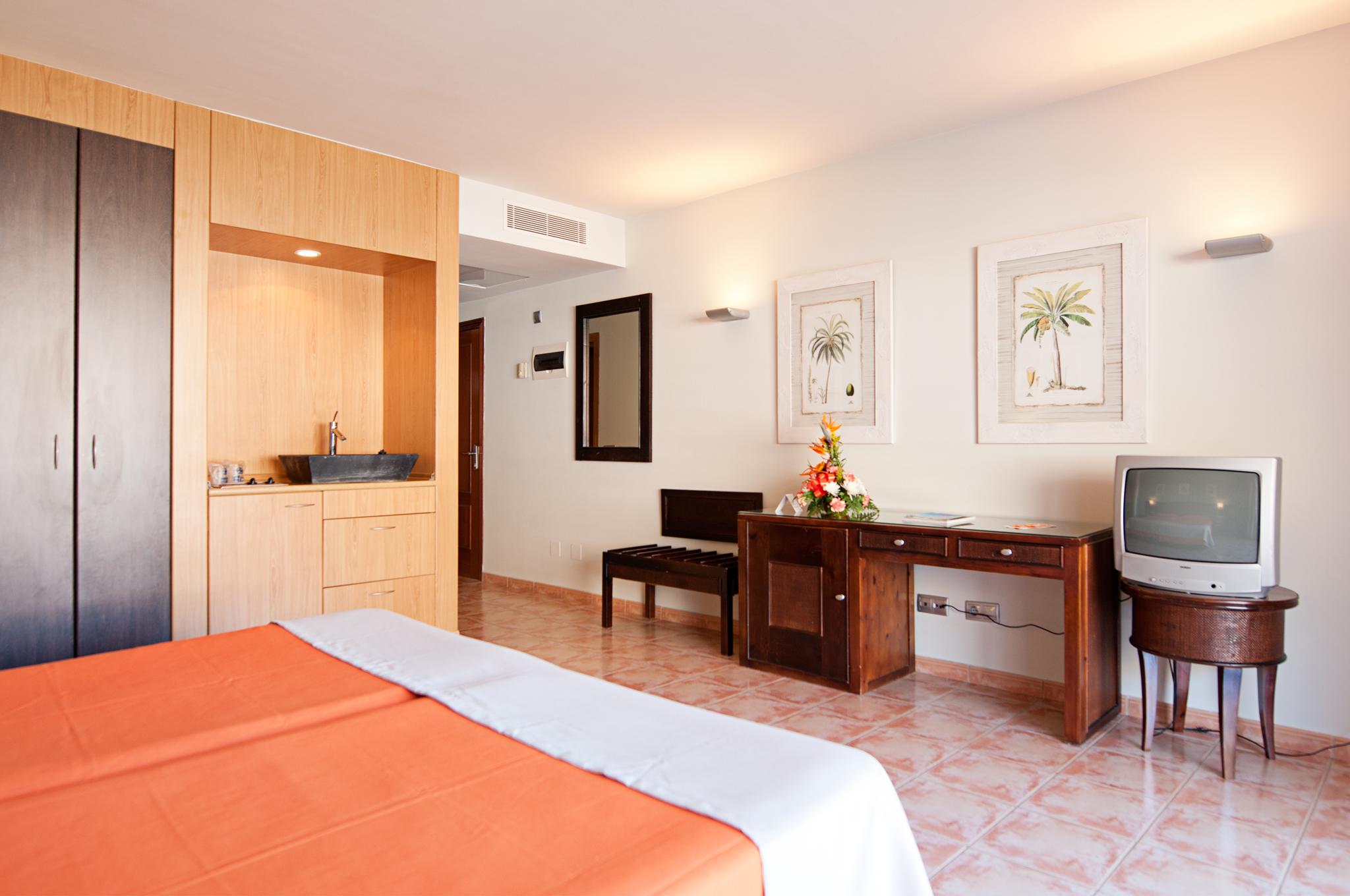 Hotel Livvo Lago Taurito & Aquapark Экстерьер фото